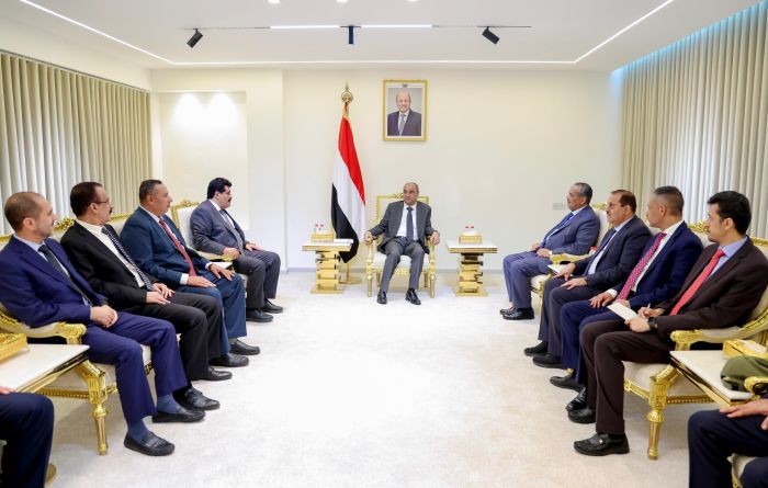 رئيس الوزراء يستقبل وفدًا من المكتب السياسي للمقاومة الوطنية