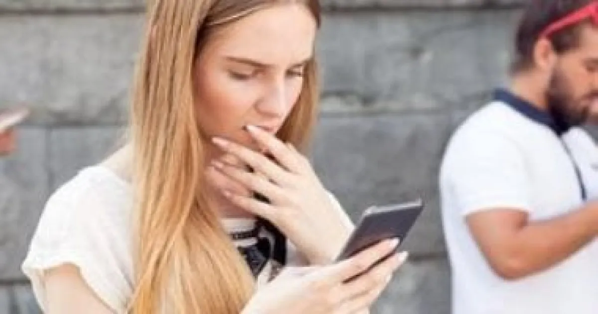 تجاهل تحديثات هاتفك لسنة: ماذا يحدث لأمانه وأدائه؟