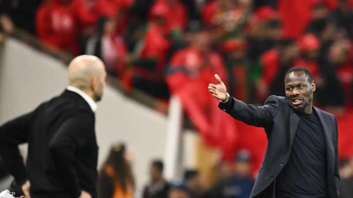 مدرب السنغال يبرر إخراج لاعبيه من الملعب في نهائي أفريقيا وسط تهديد بالعقوبات