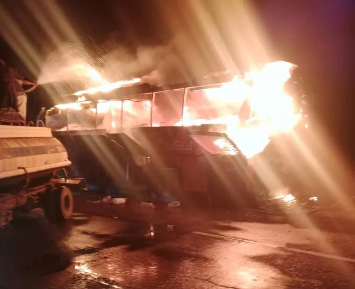 نجاة 13 راكبًا من حريق حافلة نقل في أبين.. وتشكيل لجنة تحقيق ميدانية