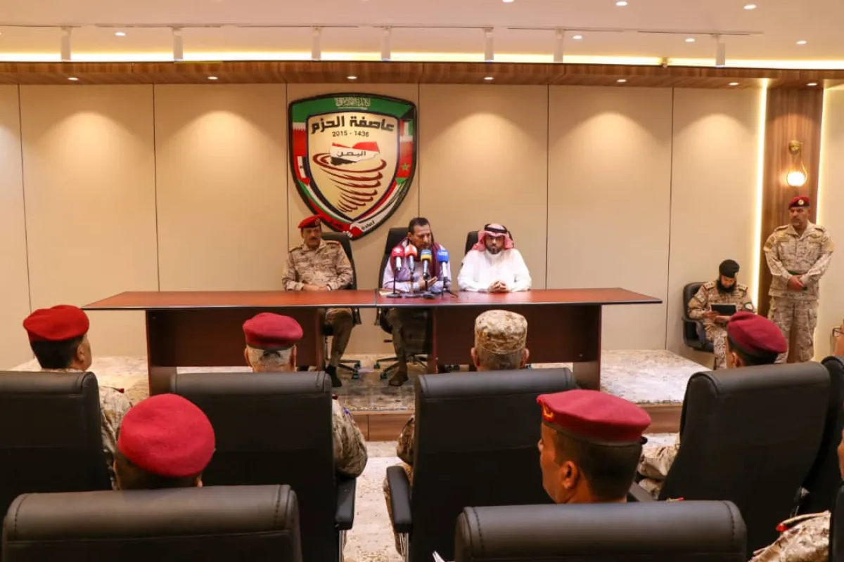 اجتماع في عدن يناقش جهود استكمال نقل المعسكرات خارج المدينة