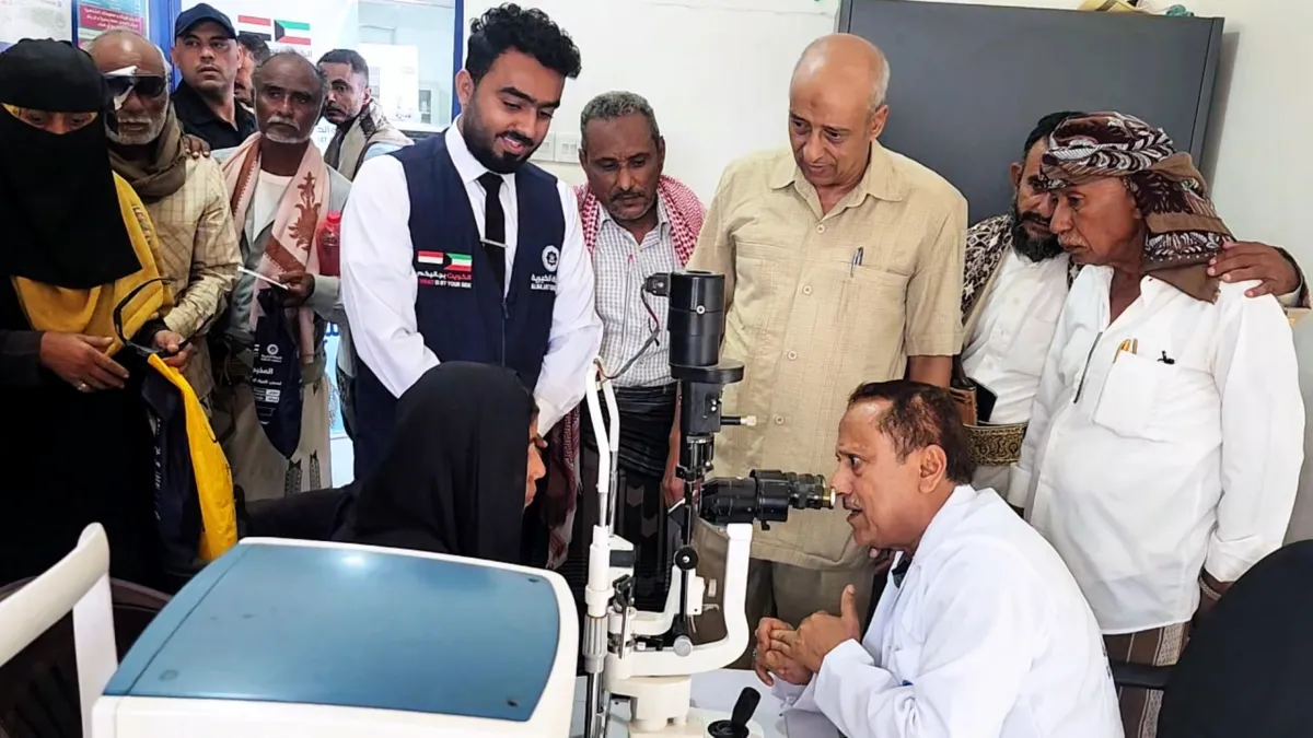 انطلاق مخيم مجاني لعلاج أمراض العيون في المخا بدعم كويتي