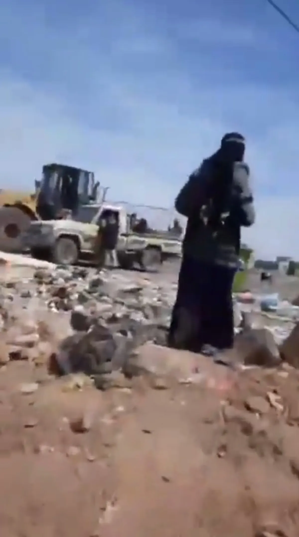 مليشيا الحوثي تهدم منزل امرأة مسنة بصنعاء وتنهب أرضها