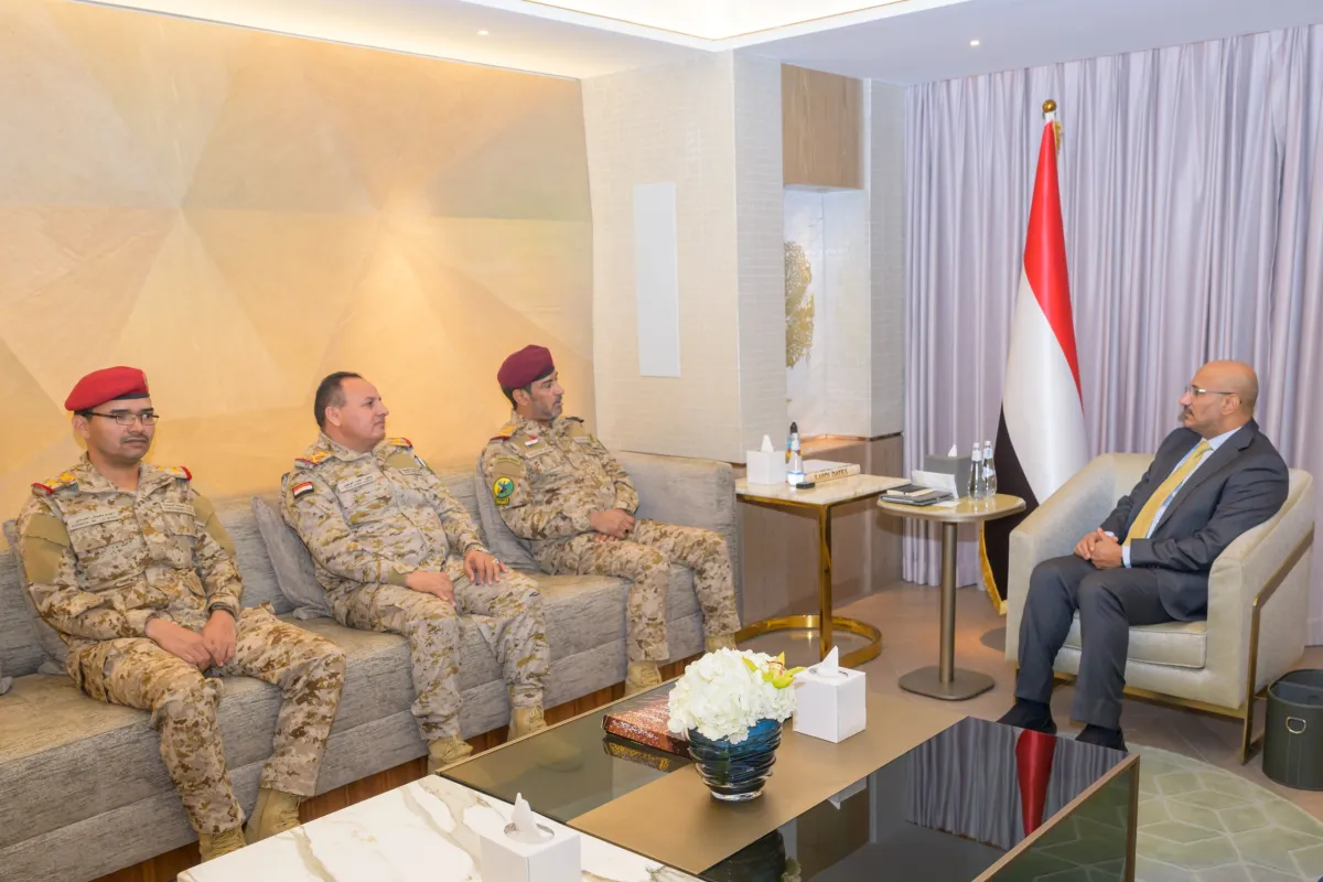 طارق صالح ورئيس هيئة الأركان يستعرضان جاهزية القوات المسلحة