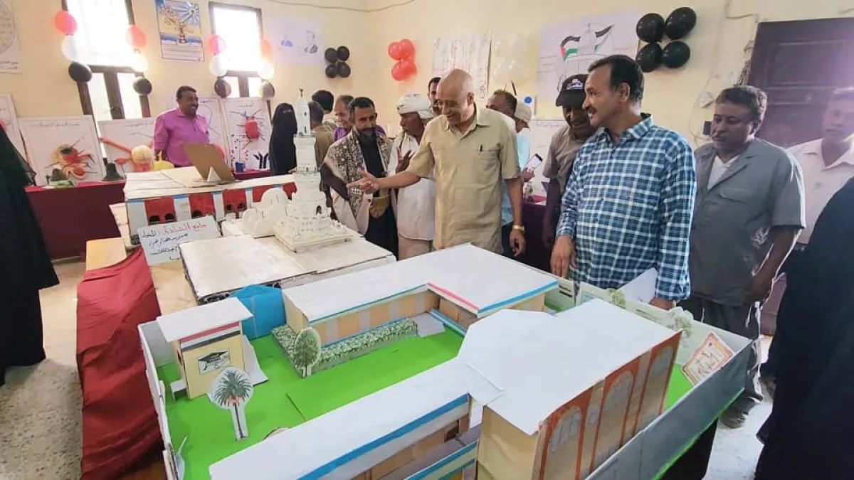 تعز.. مدرسة الزهراء بالمخا تنظم معرضًا للوسائل التعليمية والفنية