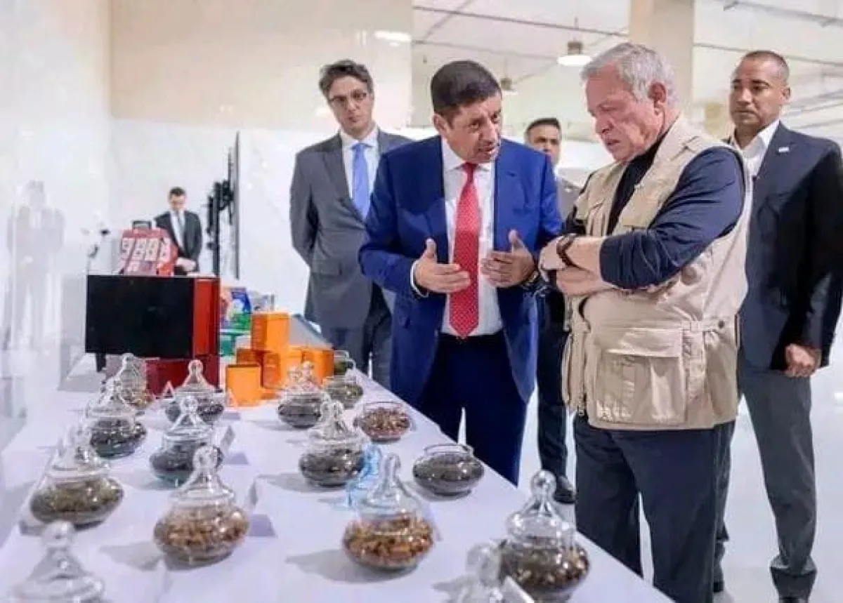 بسبب صورة له مع ملك الأردن.. مليشيا الحوثي تقتحم منزل رجل الأعمال حسن الكبوس في صنعاء