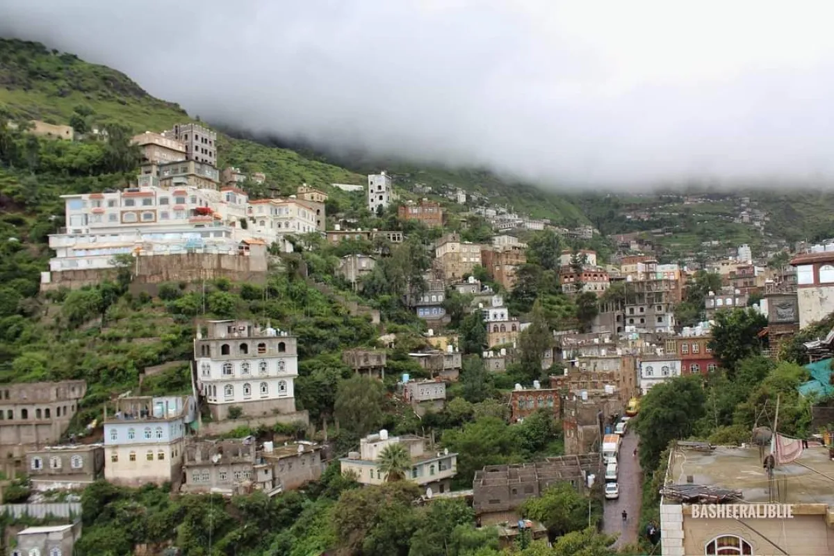 قيادي حوثي يستولي على أرضية مواطن في إب وأمن المليشيا يحتجز الضحية