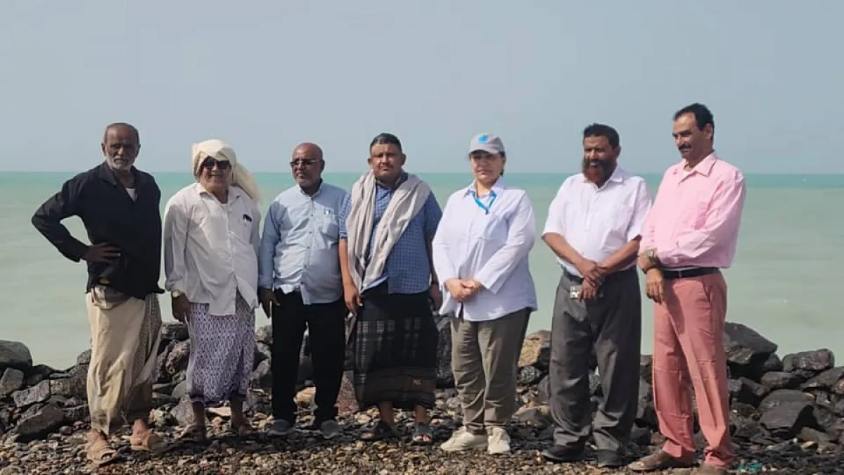 تسليم مشروع كاسر الأمواج في الخوخة المنفذ من بعثة أونمها