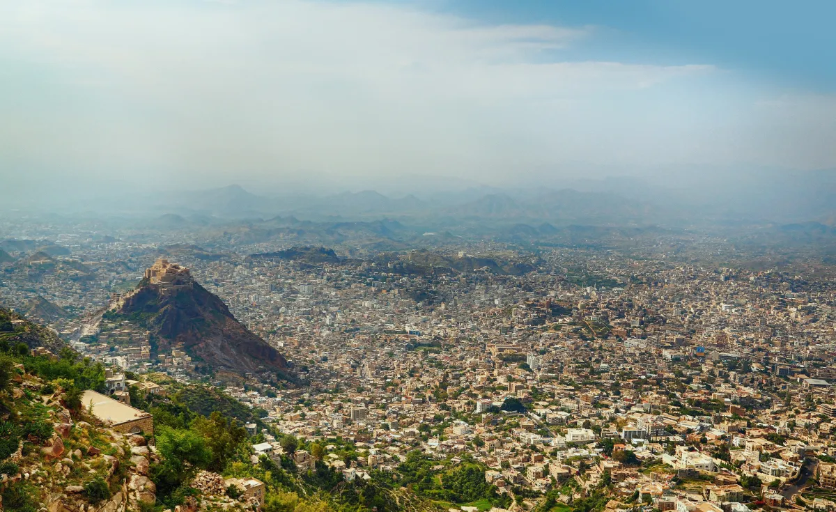 استشهاد امرأة برصاص قناص حوثي في حي عصيفرة بتعز