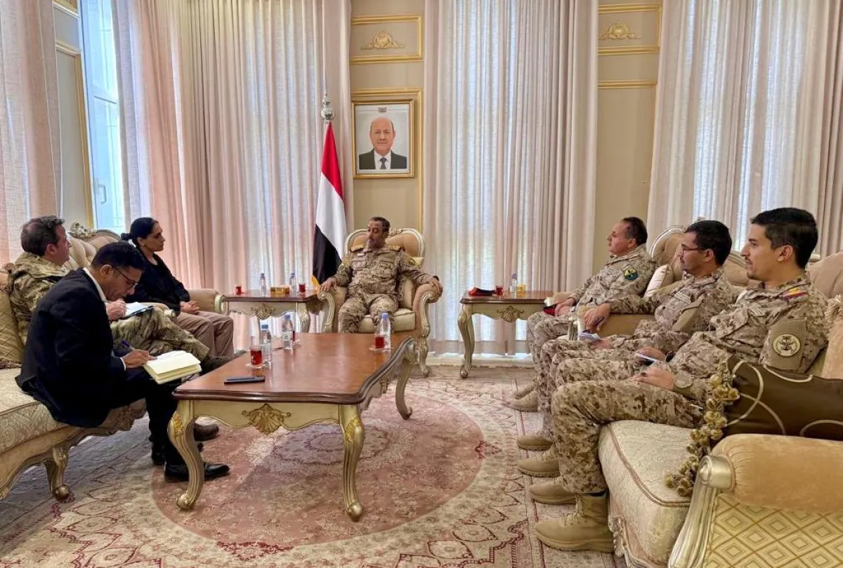 رئيس هيئة الأركان يبحث مع السفيرين الأمريكي والبريطاني دعم الأمن البحري ومكافحة الإرهاب