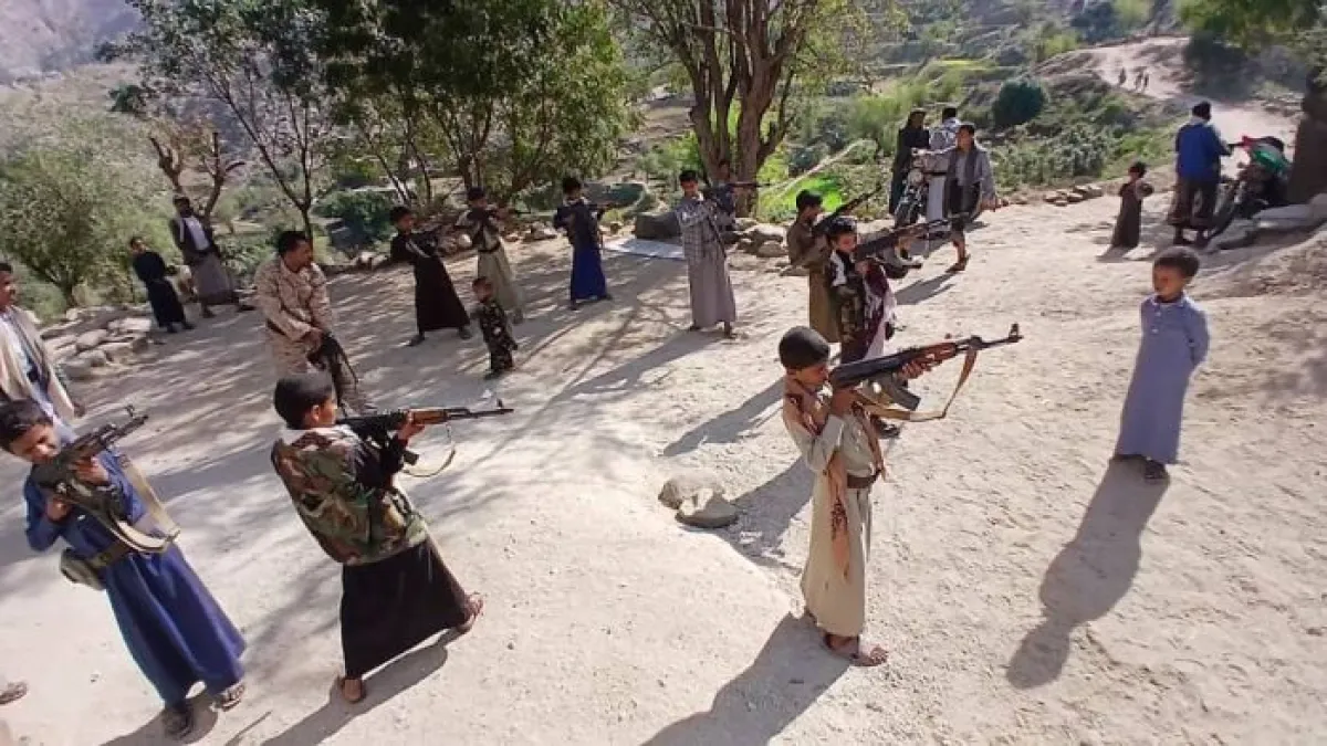 مقتل طفل خلال دورة عسكرية حوثية في مدرسة بإب