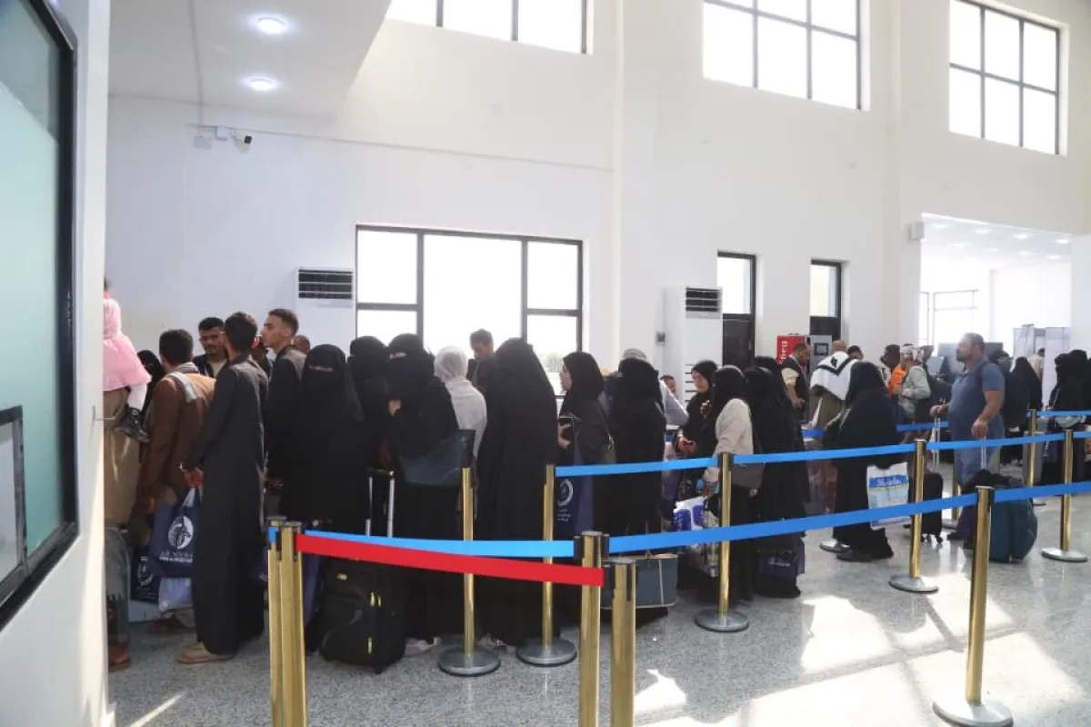 صور| بدء توافد المسافرين إلى مطار المخا الدولي تأهباً لتدشين أول رحلة تجارية