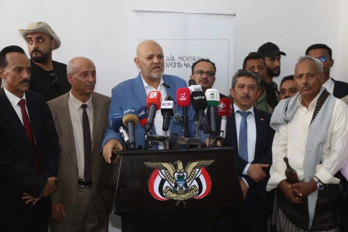 محافظ تعز: تشغيل مطار المخا الدولي حدث عظيم وبداية مرحلة جديدة من الأمل والتنمية