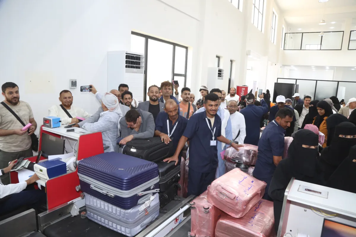 وزارة النقل وهيئة الطيران المدني تدينان تهديدات مليشيا الحوثي لطائرة كانت متجهة إلى مطار المخا