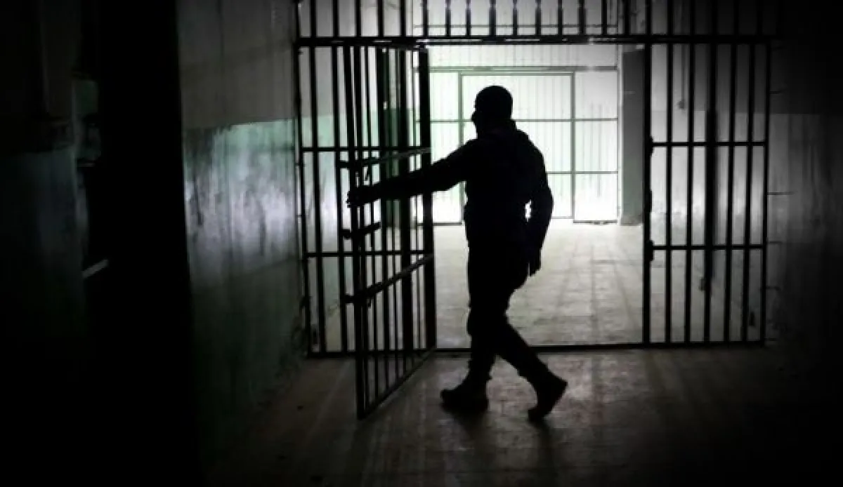 ضغوط قبلية تجبر الحوثيين على إطلاق ثلاثة مختطفين من أرحب