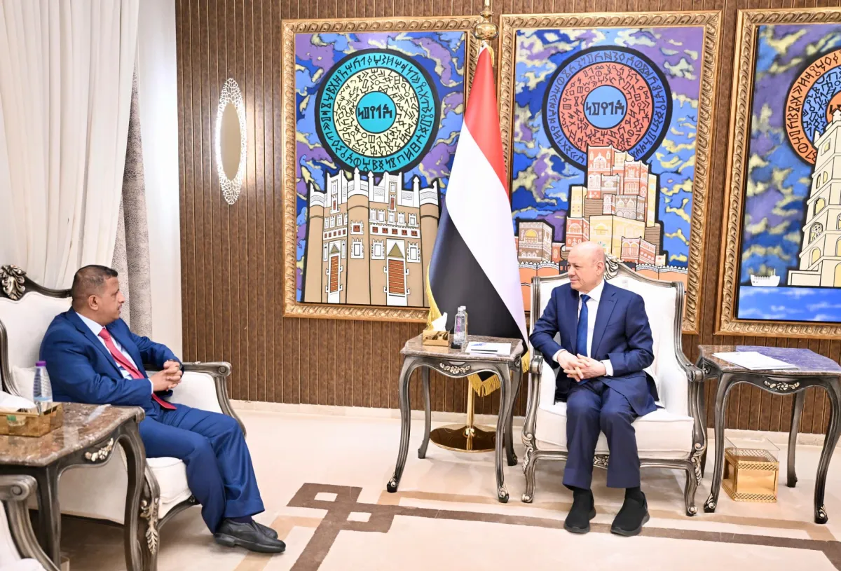 رئيس مجلس القيادة الرئاسي: حماية الصحفيين التزام ثابت للدولة ولن نسمح باستنساخ ممارسات الحوثي