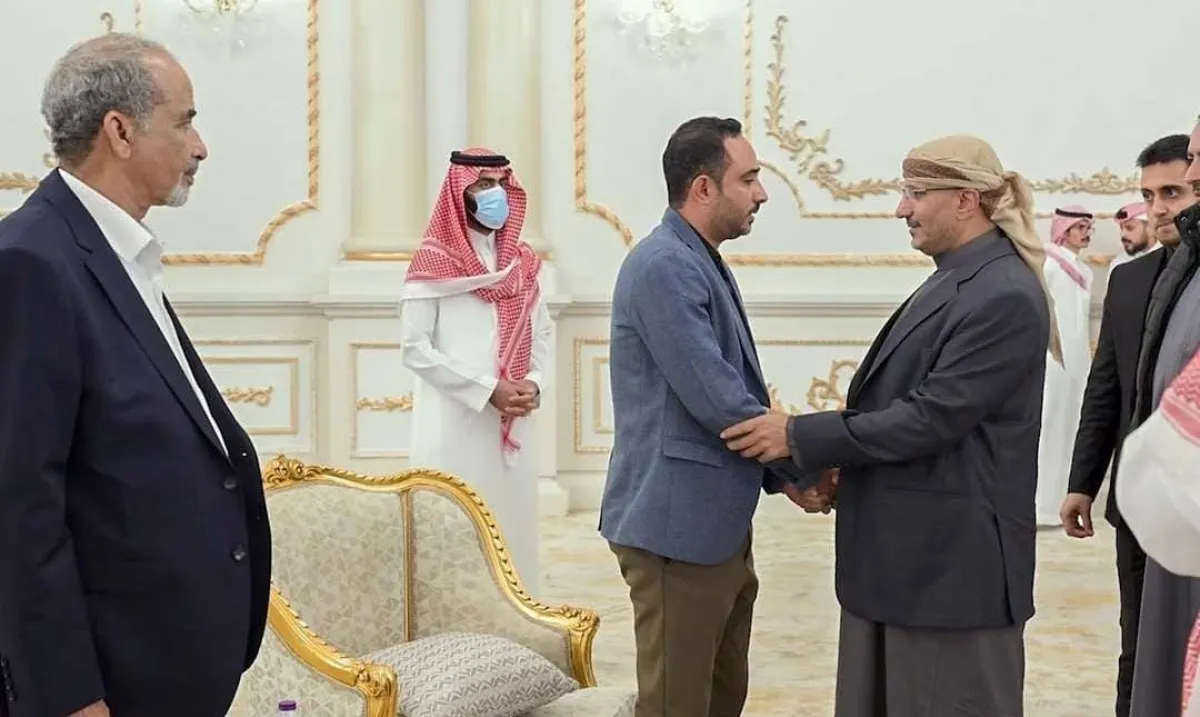 فيديو| طارق صالح يقدم واجب العزاء في وفاة اللواء عبدالرقيب الصبيحي