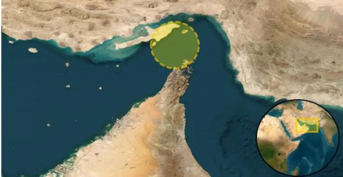 حادثة قبالة مضيق هرمز.. سفينة تجاهلت التحذيرات وواصلت مسارها