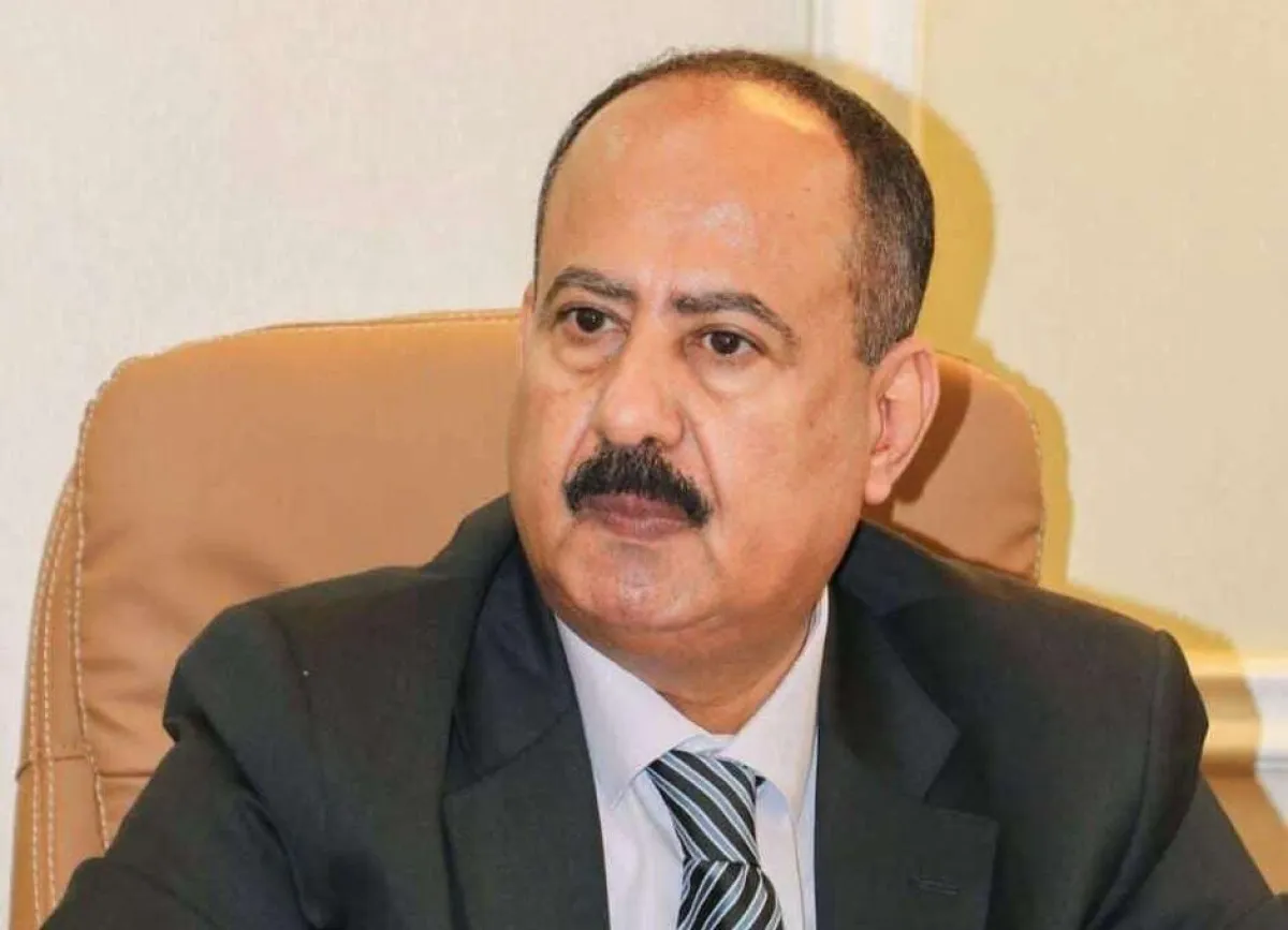 وزير النقل يعقد أولى اجتماعاته لترتيب استئناف الرحلات إلى مطار المخا بدءًا من الأربعاء