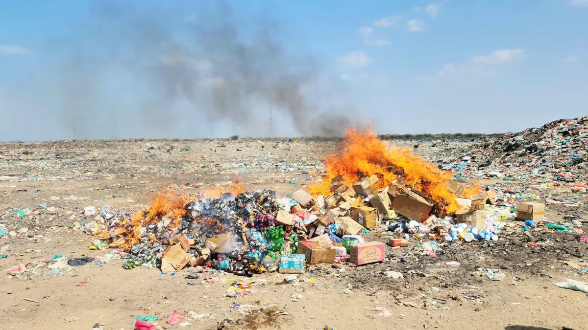 المخا.. إتلاف كميات كبيرة من الأدوية والمواد الغذائية منتهية الصلاحية