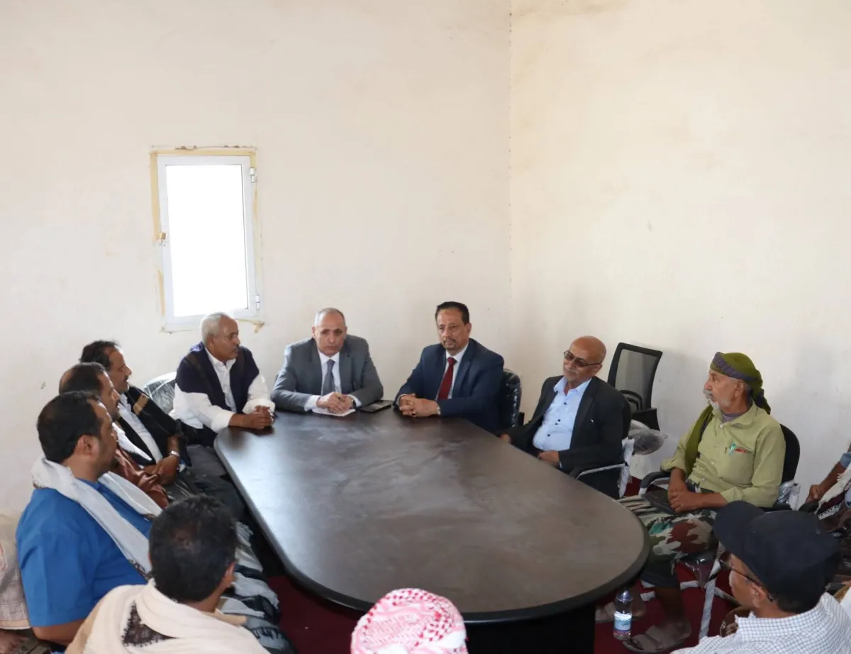 السلطة المحلية بتعز تؤكد دعمها لاحتياجات مديرية الوازعية الخدمية والإنسانية