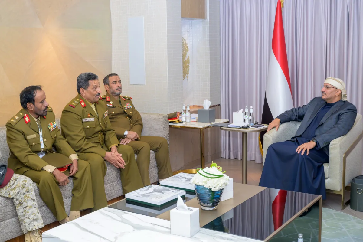 فيديو| طارق صالح يطلع على الوضع العملياتي في مختلف الجبهات والمحاور