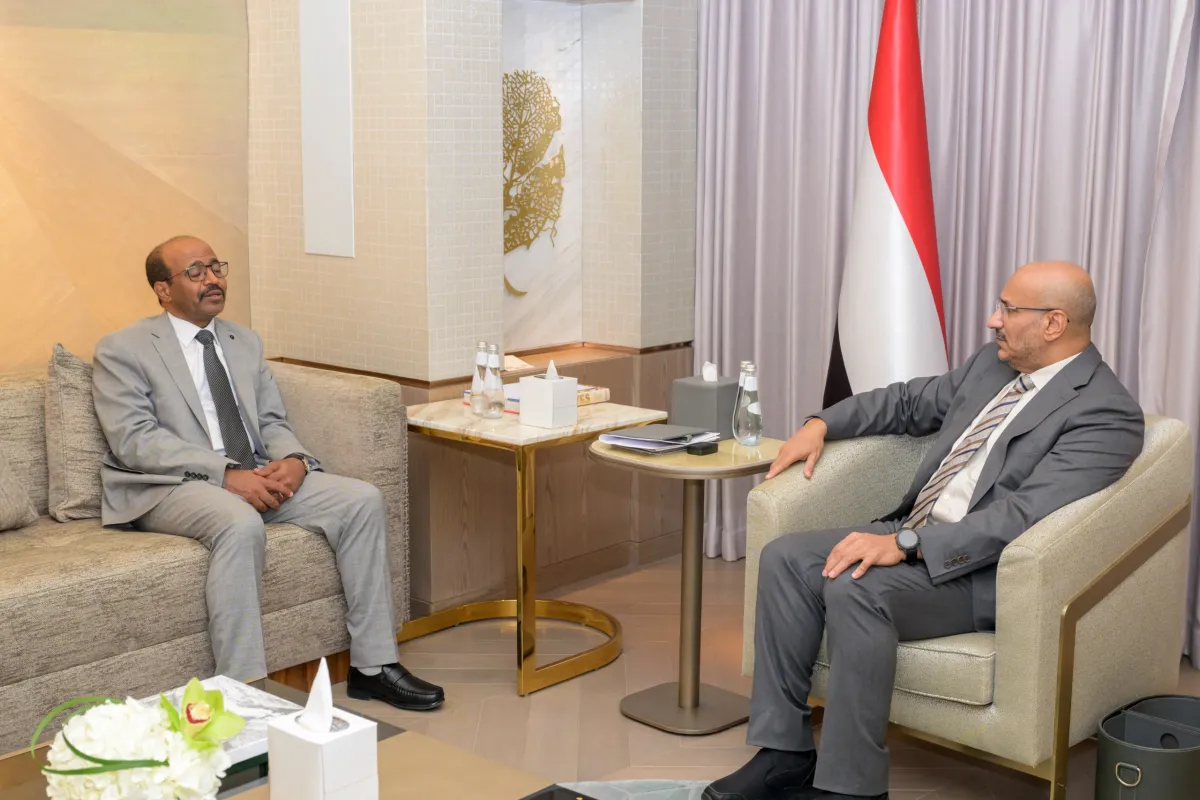 فيديو| طارق صالح يلتقي وزير النفط ويؤكد أهمية تطوير القطاع النفطي