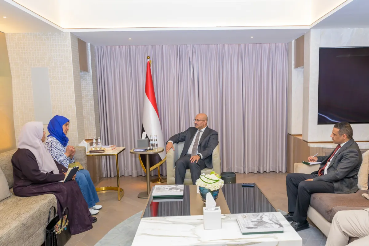 طارق صالح يلتقي وزيرتي الشؤون القانونية وشؤون المرأة ويبارك للمرأة اليمنية تمثيلها بثلاث حقائب وزارية