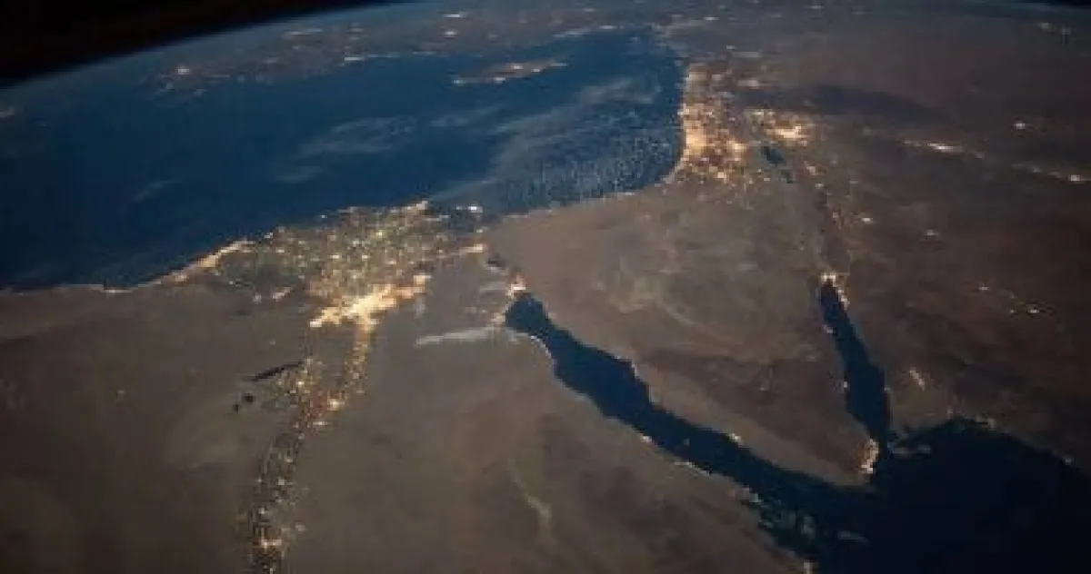 "النقطة الزرقاء الباهتة": فوياجر 1 تلتقط أول صورة عائلية للشمسية في 1990