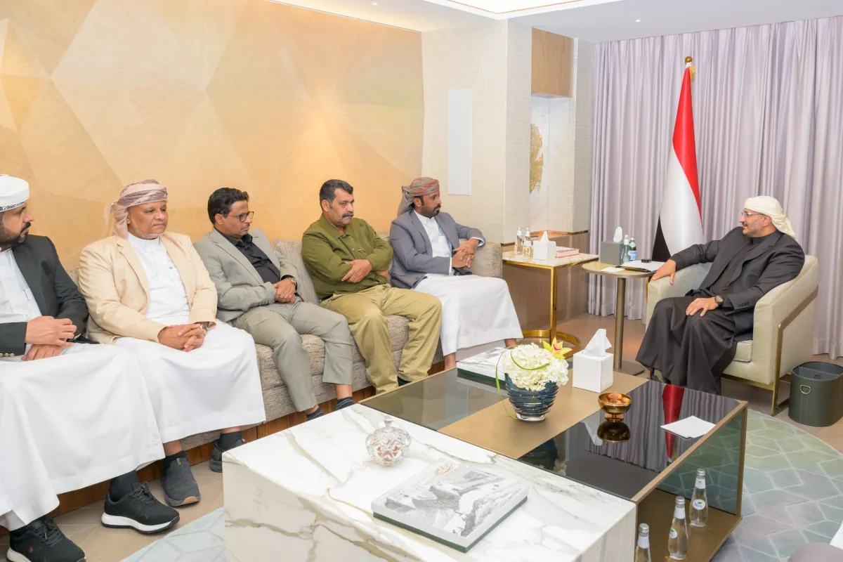 فيديو| طارق صالح يلتقي رئيس حلف قبائل حضرموت الشيخ عمرو بن حبريش