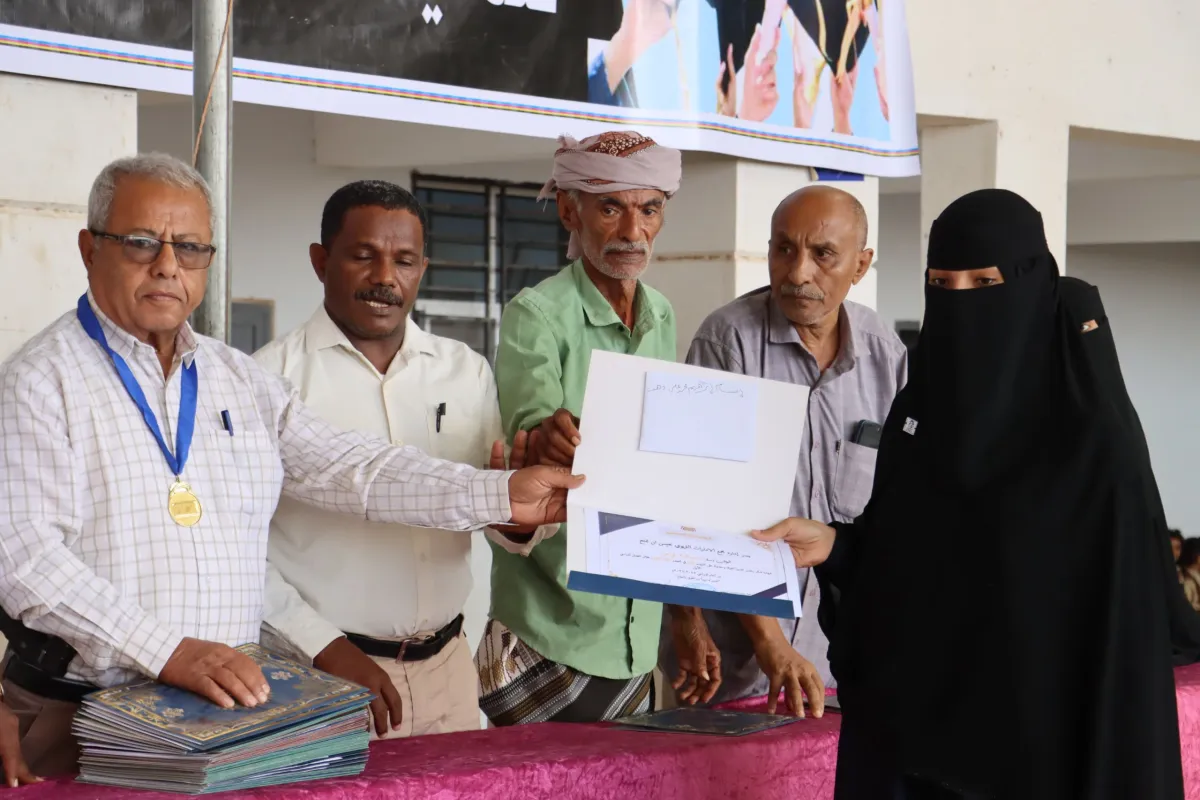 الحديدة.. مجمع الإمارات التربوي بحيس يكرم الأوائل والفائزين في الأنشطة الرياضية للفصل الدراسي الأول