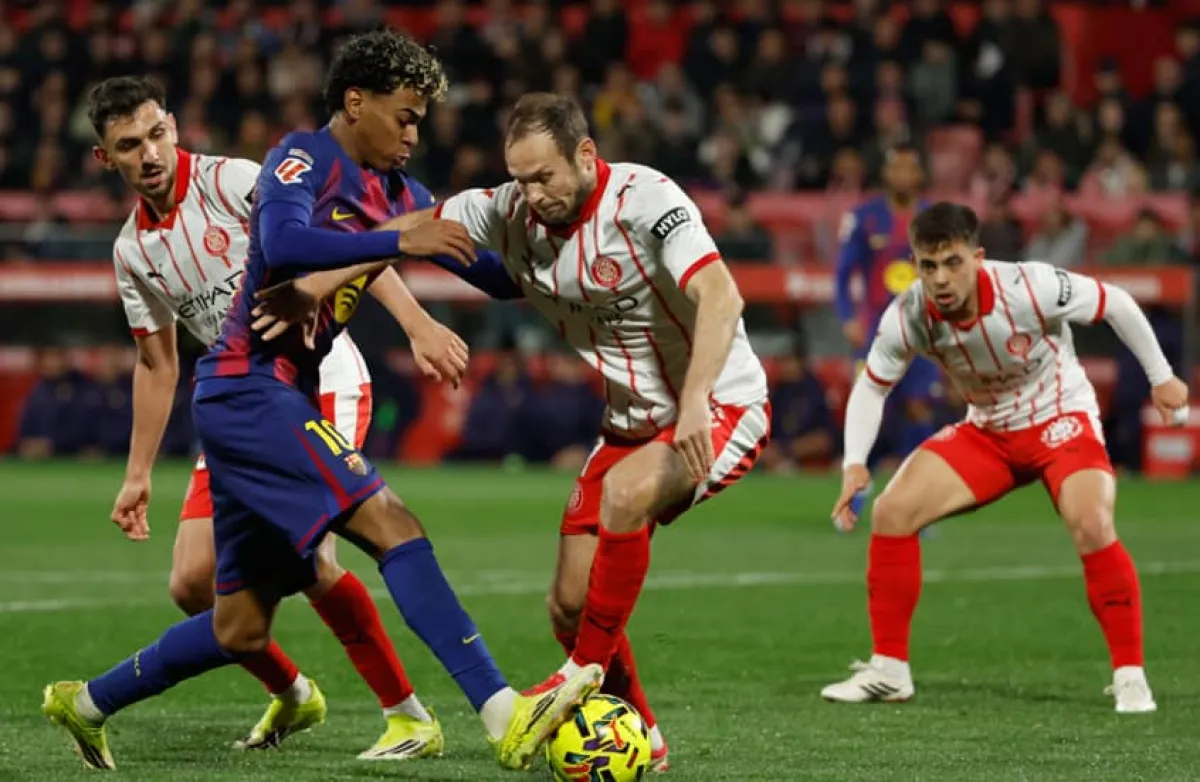 هزيمة مفاجئة لبرشلونة أمام جيرونا تُهدي الصدارة لريال مدريد