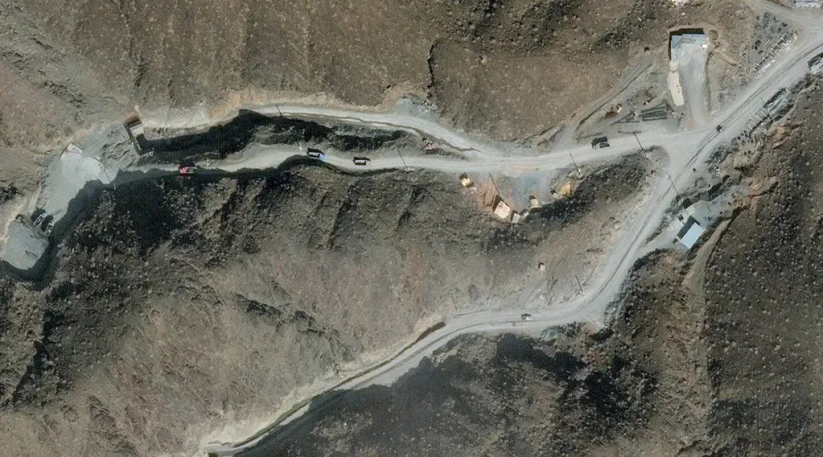 صور أقمار صناعية تكشف تحصينات جديدة في مواقع نووية وعسكرية إيرانية