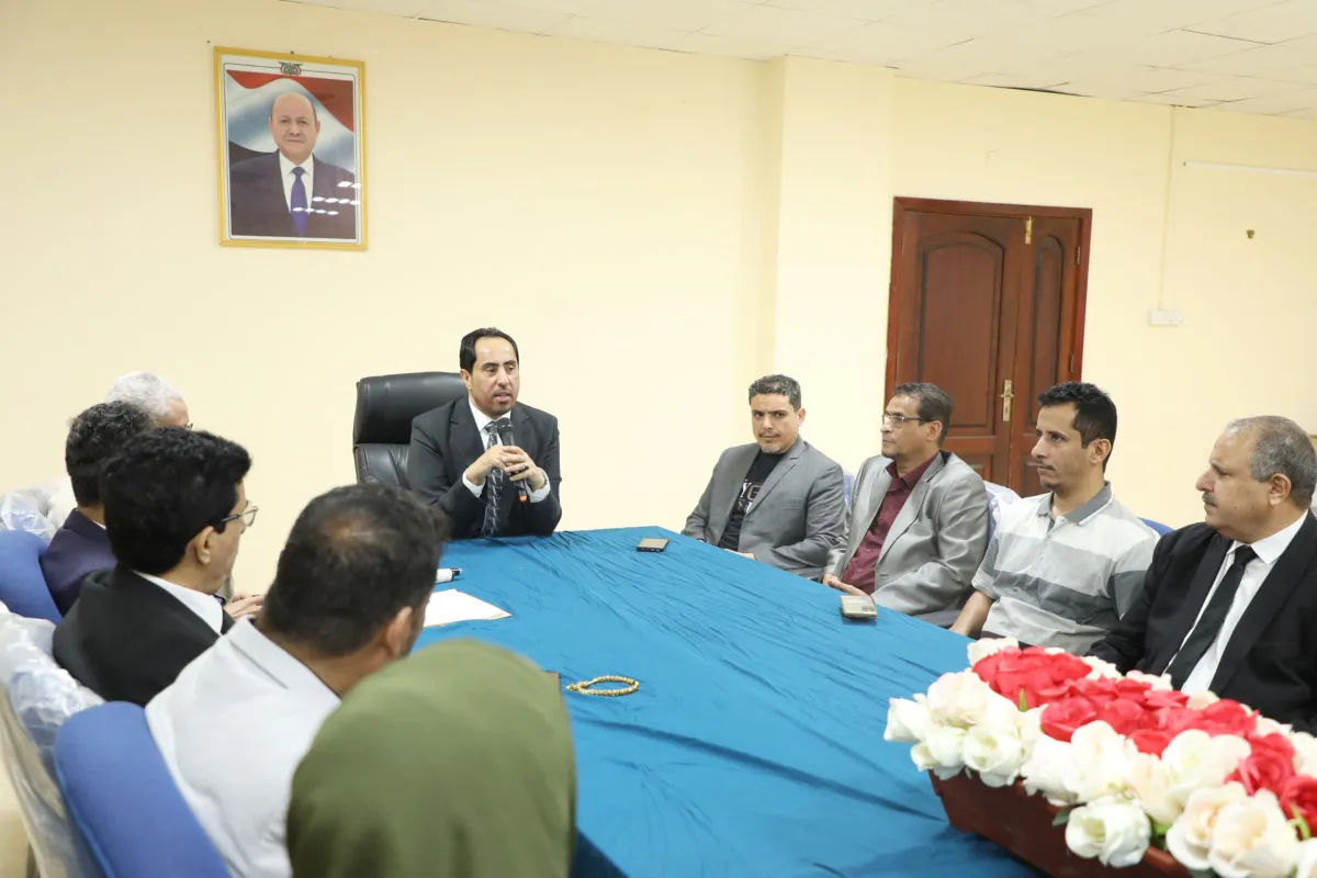 وزير الشباب والرياضة يترأس اجتماعًا موسعًا بعدن ويؤكد توسيع البرامج ودعم الاتحادات