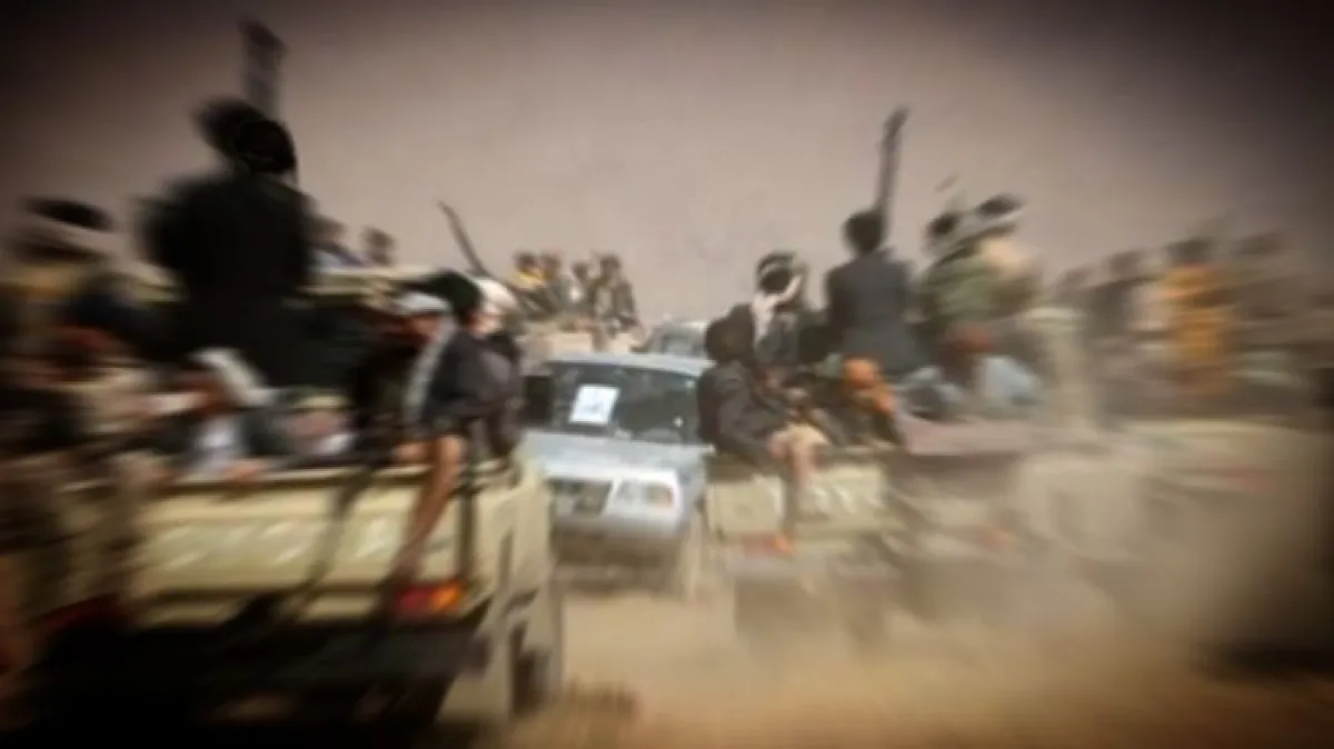 بأكثر من 20 طقمًا عسكريًا.. مليشيا الحوثي تحاصر قرية الجلبي في المحويت