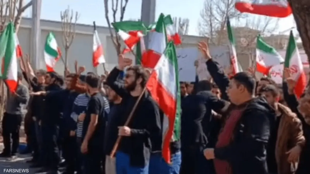 إيران.. طلاب إيرانيون يتظاهرون ضد سلطات الملالي وسط مواجهات في طهران