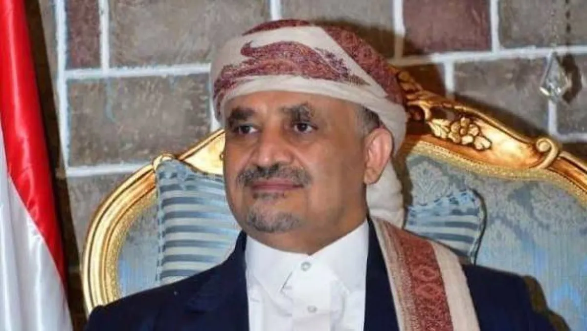 مليشيا الحوثي تفرض رقابة مشددة على منزل الشيخ حمير الأحمر