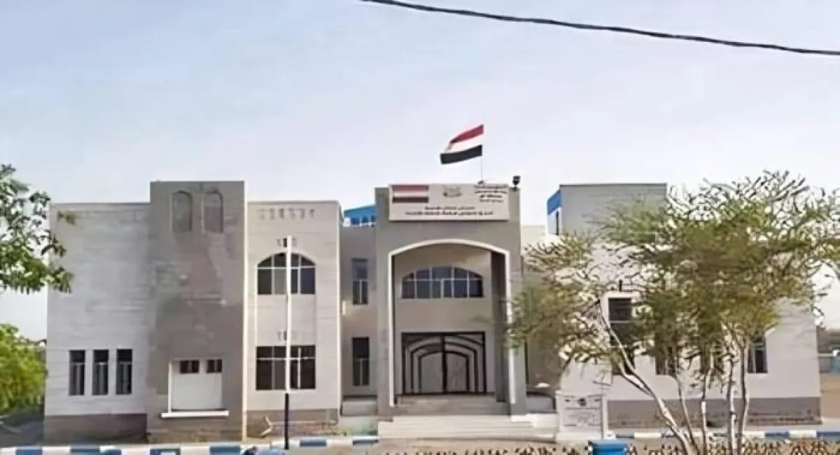 مكتب الصناعة والتجارة بالمخا يقر تسعيرة جديدة للمواد الغذائية