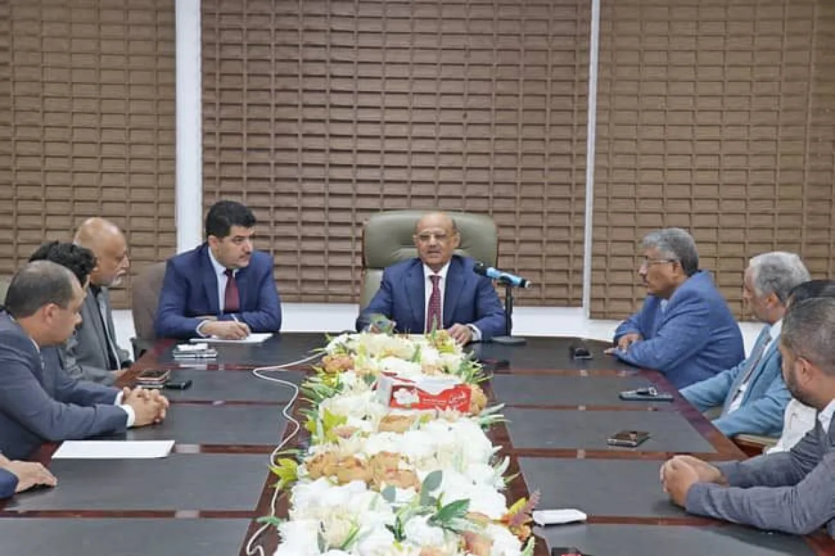 محافظ البنك المركزي يناقش شح العملة الوطنية ويؤكد مواصلة السياسات الاحترازية لضبط سوق الصرف