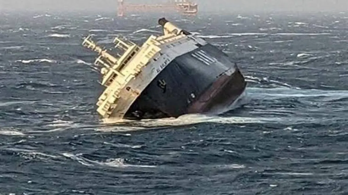 الجيش الأمريكي يعلن إغراق فرقاطة إيرانية في خليج عُمان