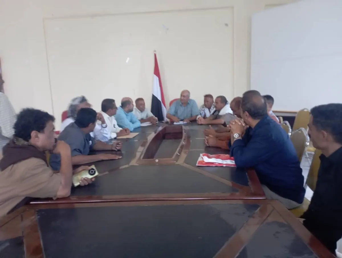 تعز: تنفيذي المخا يستعرض تنفيذ الخطة الرمضانية خلال اجتماعه الشهري