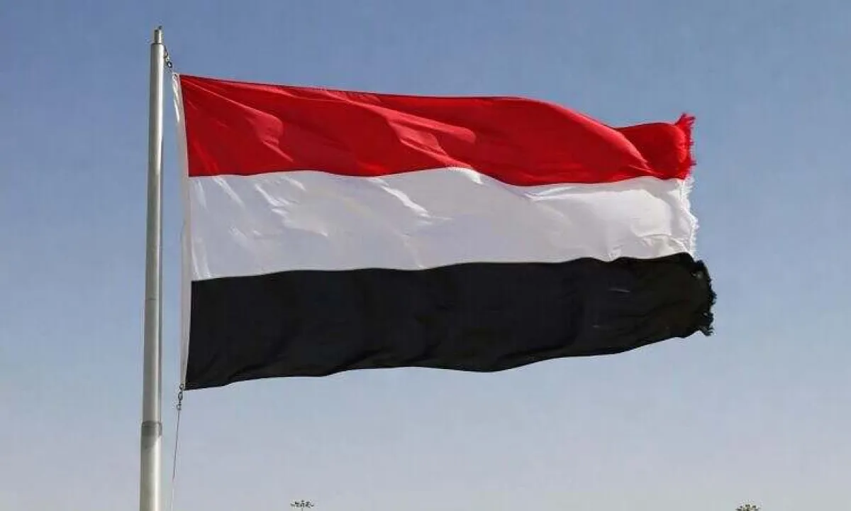 اليمن يدين الاعتداء الإيراني على السفارة الأمريكية بالرياض ويؤكد تضامنه مع السعودية