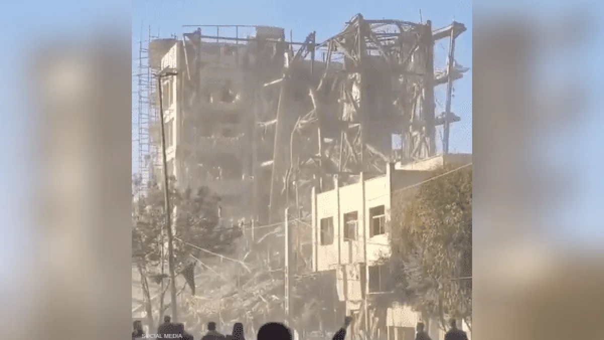 قصف جوي يستهدف مبنى مجلس الخبراء الإيراني في قم