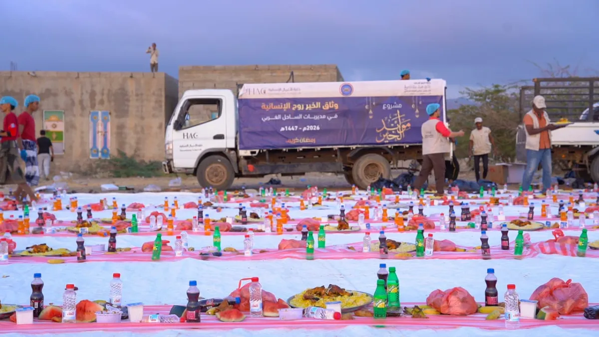 بدعم طارق صالح.. إنسانية المقاومة تقيم مشروع إفطار في موزع