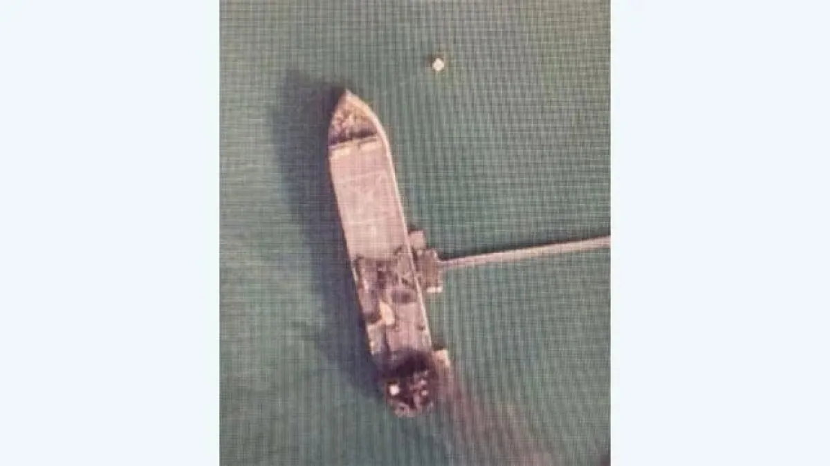 صور جديدة تظهر استهداف السفينة الإيرانية "آيرينس ماكران" في ميناء بندر عباس