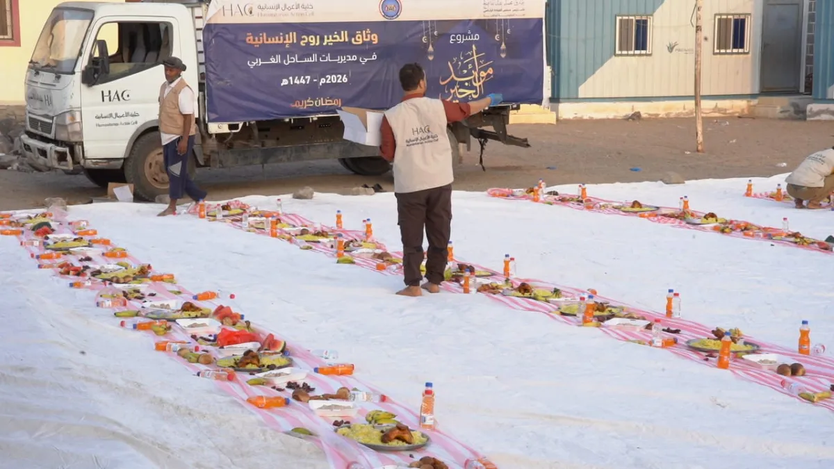 بدعم الخلية الإنسانية.. أبناء الزهاري بالمخا ينظمون إفطاراً جماعياً