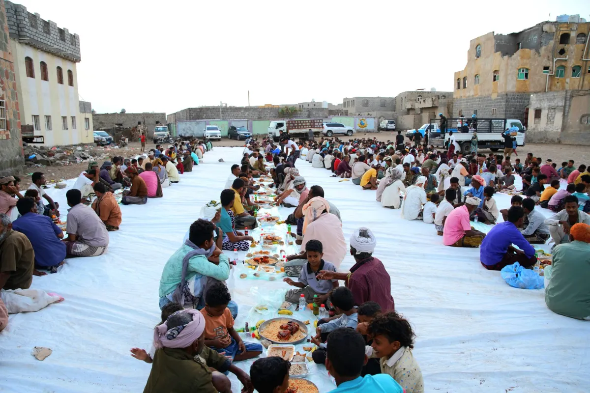خلية الأعمال الإنسانية للمقاومة تقيم مأدبة إفطار جماعي لأهالي ذو باب المندب