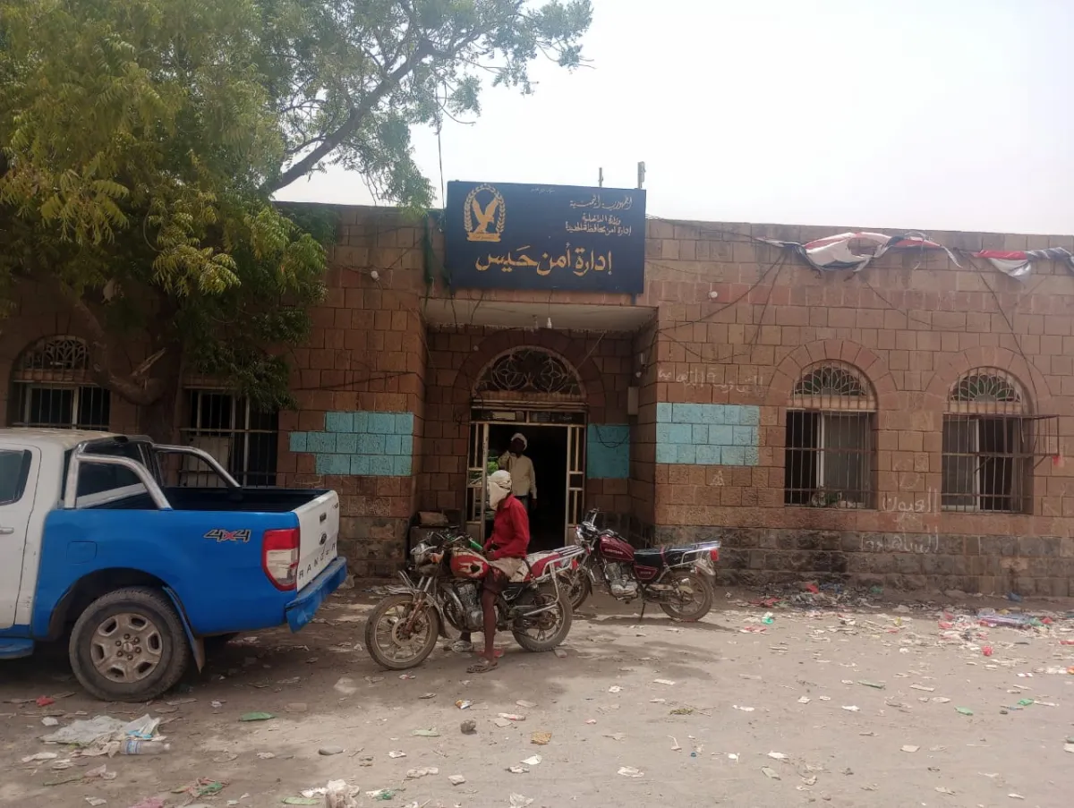 أمن حيس يضبط متهمًا من أصحاب السوابق بسرقة الدراجات النارية