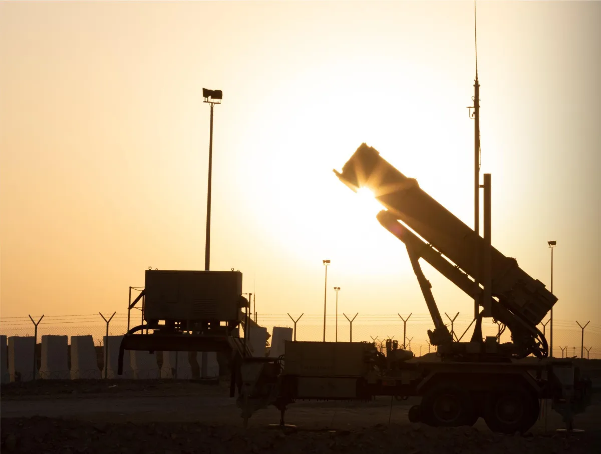 الدفاعات الجوية الخليجية تتصدى لمئات الصواريخ والطائرات المسيّرة الإيرانية خلال 24 ساعة