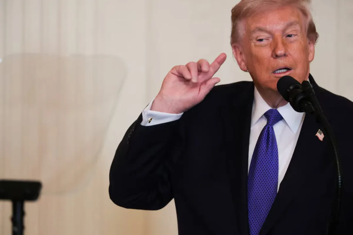 رويترز: ترامب يدرس خيارات لاحتواء ارتفاع أسعار النفط بعد تجاوزها 100 دولار للبرميل